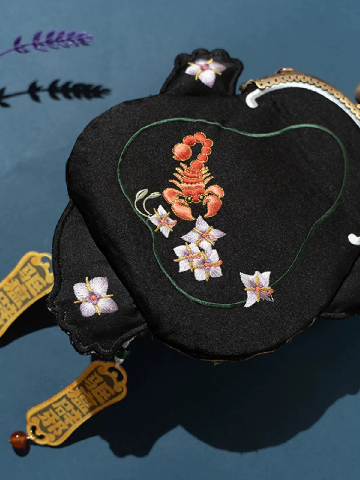 Qingwa 青蛙 Froggy Embroidered Mini Purse